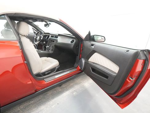 Used 2012 Ford Mustang Premium image 22