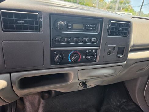 Used 2001 Ford F250 2WD SuperCab Super Duty image 12