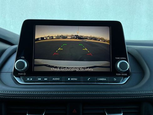 Used 2025 Nissan Rogue SV image 30