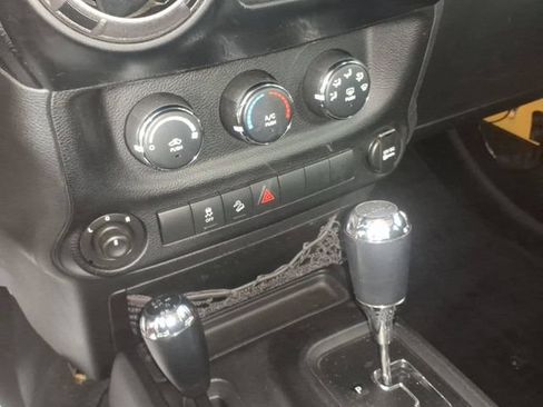 Used 2012 Jeep Wrangler Unlimited Sport AWD/4WD image 21