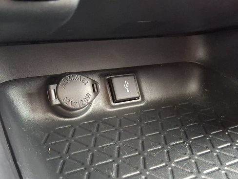 Used 2020 Toyota RAV4 XLE w/ Convenience Package AWD/4WD image 23