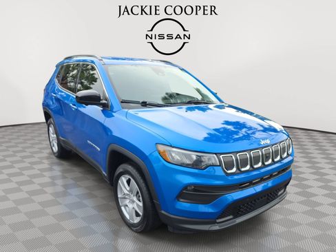 Used 2022 Jeep Compass Latitude w/ Convenience Group AWD/4WD image 3