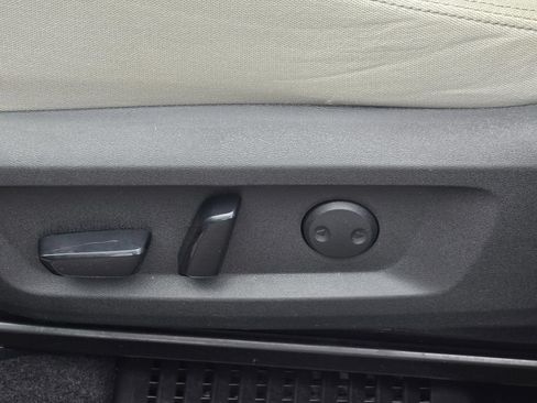 Used 2023 Nissan Rogue SV FWD image 17