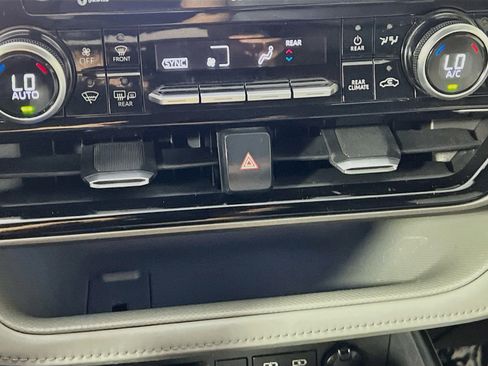Used 2022 Toyota Highlander Limited AWD/4WD image 26