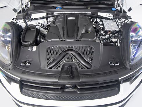 Certified 2026 Porsche Macan S AWD/4WD image 47