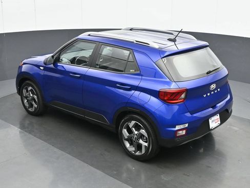 Used 2025 Hyundai Venue SEL FWD image 19