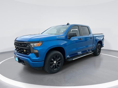 Used 2023 Chevrolet Silverado 1500 Custom image 1