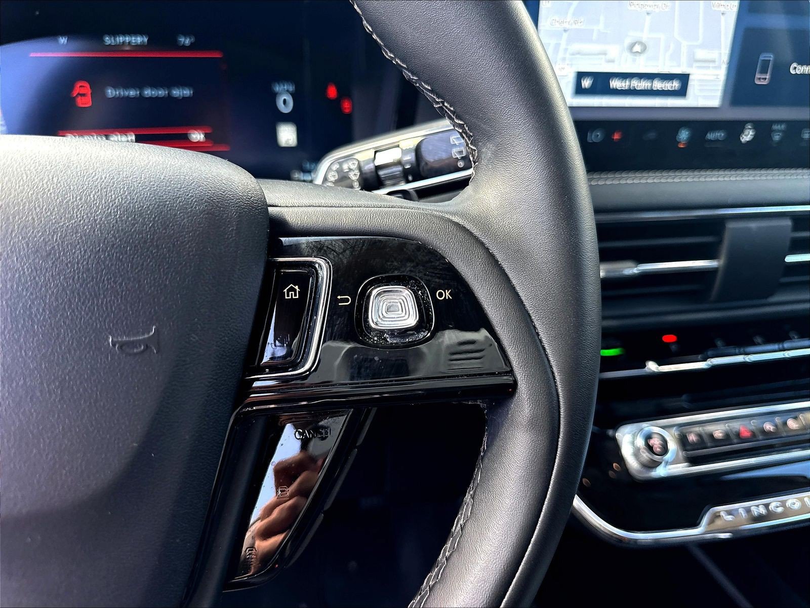 Certified 2023 Lincoln Corsair FWD image 14