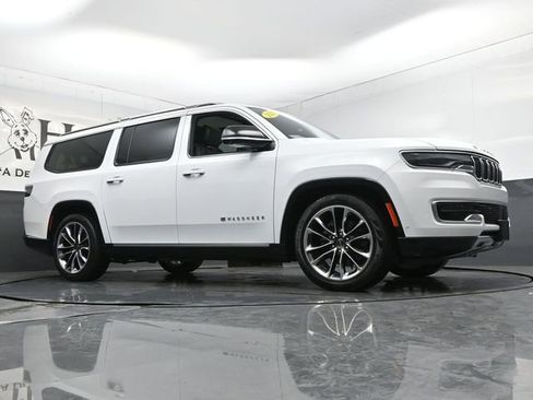 Used 2023 Jeep Wagoneer L Series III w/ Premium Group I AWD/4WD image 2