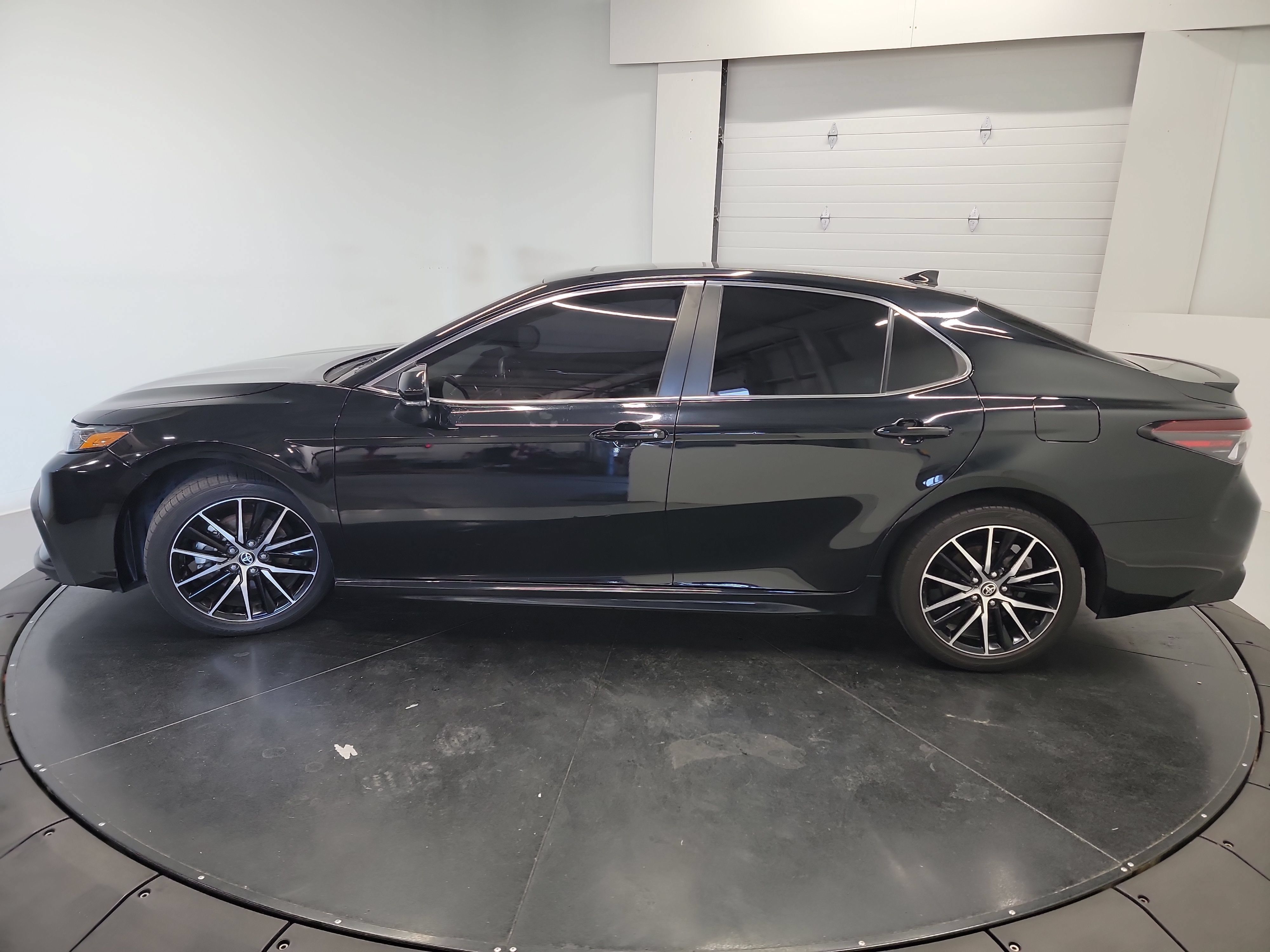 Used 2023 Toyota Camry SE w/ Convenience Package FWD image 4