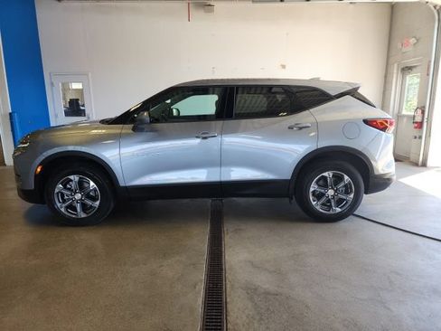Certified 2025 Chevrolet Blazer LT FWD image 1