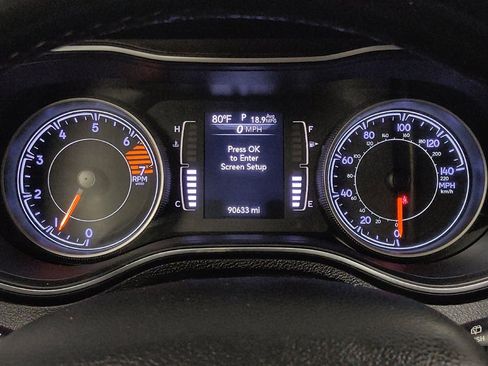 Used 2019 Jeep Cherokee Latitude Plus FWD image 23