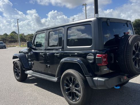 Used 2023 Jeep Wrangler Sahara image 7