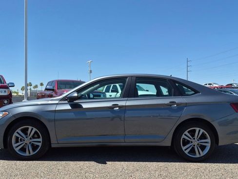 Used 2024 Volkswagen Jetta SE FWD image 9