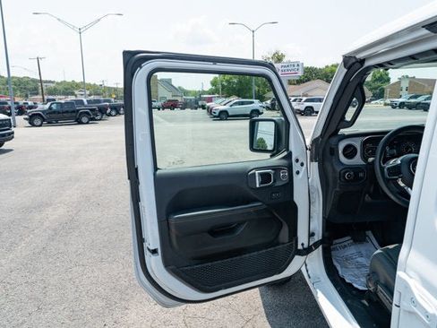 Certified 2025 Jeep Wrangler Unlimited Sahara AWD/4WD image 12