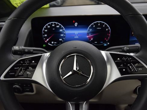 Used 2026 Mercedes-Benz GLB 250 image 22