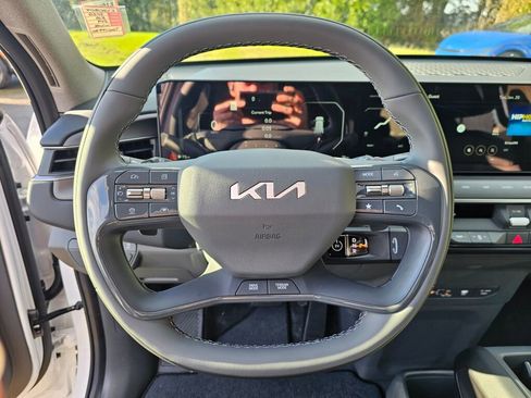 New 2026 Kia EV9 Wind image 11