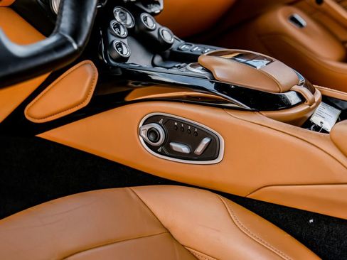 Used 2020 Aston Martin V8 Vantage Coupe RWD image 22