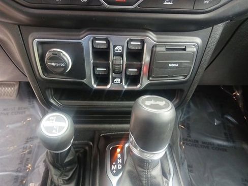 Used 2023 Jeep Wrangler Unlimited Sahara AWD/4WD image 32