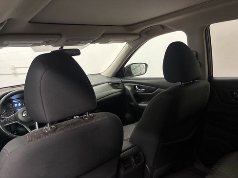 Used 2017 Nissan Rogue SV image 13