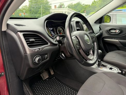 Used 2020 Jeep Cherokee Latitude w/ Cold Weather Group AWD/4WD image 10