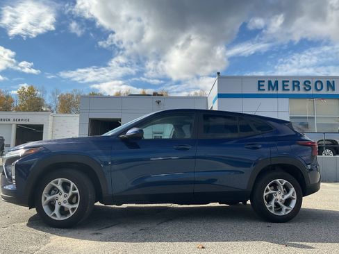 Used 2024 Chevrolet Trax LS w/ LS Convenience Package image 10
