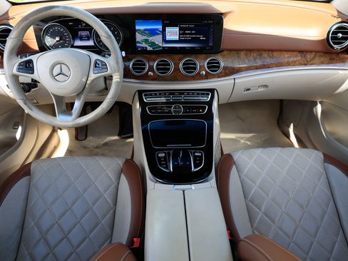 Used 2017 Mercedes-Benz E 300 4MATIC image 2