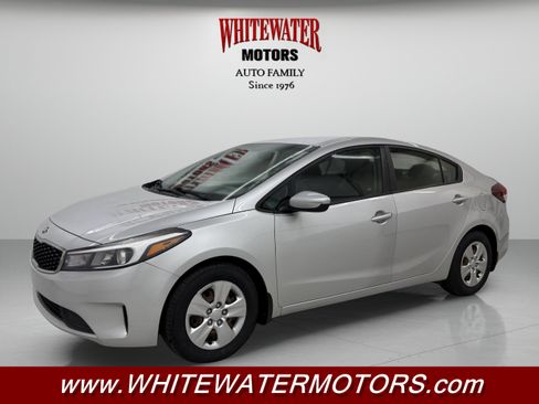 Used 2017 Kia Forte LX FWD image 1