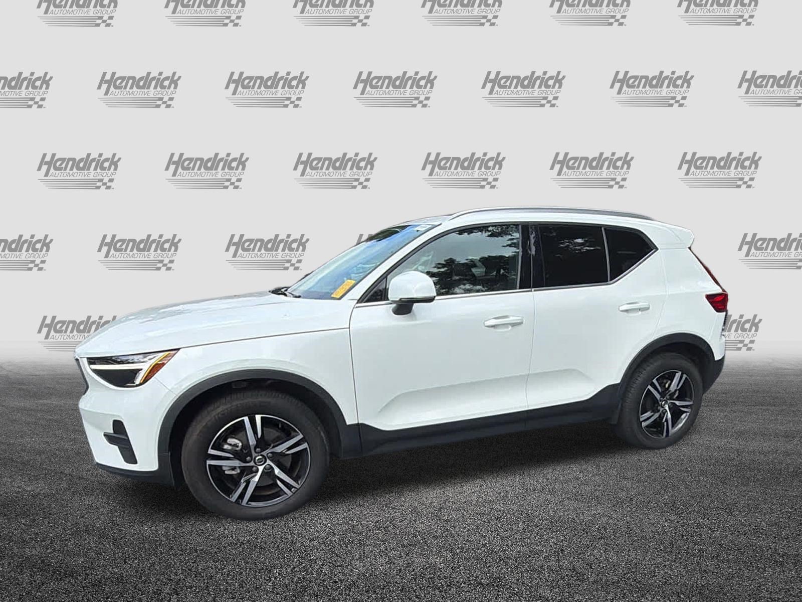 Used 2025 Volvo XC40 B5 Core AWD/4WD image 10