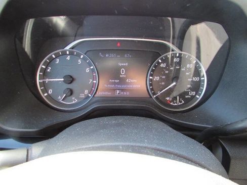 Used 2022 Nissan Titan SV RWD image 18