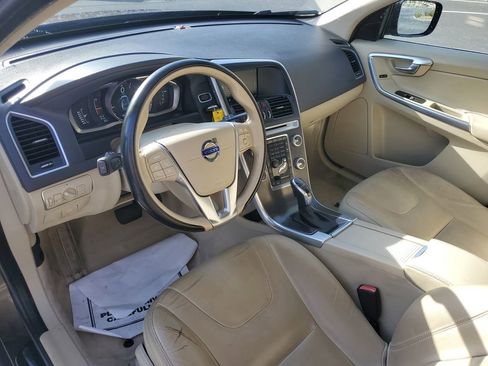 Used 2015 Volvo XC60 T5 w/ Proximity Package image 29