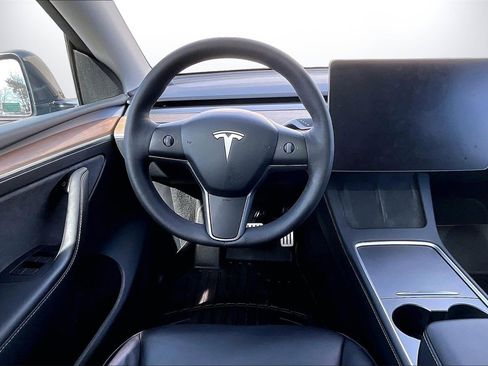 Used 2024 Tesla Model Y Performance image 12