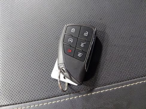 Used 2025 Chevrolet Suburban Premier AWD/4WD image 31