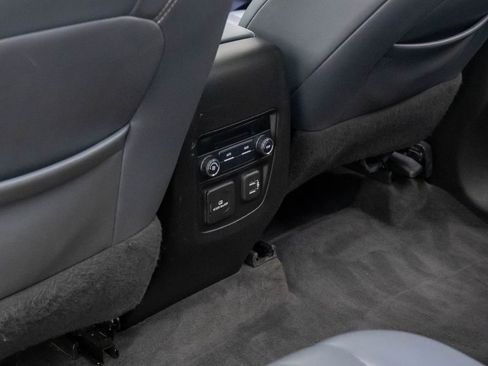 Used 2019 Buick Enclave Essence w/ LPO, Sport Appearance Package image 15