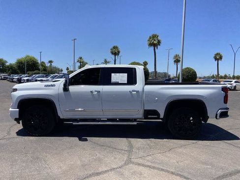 Used 2025 Chevrolet Silverado 2500 High Country w/ Technology Package AWD/4WD image 4