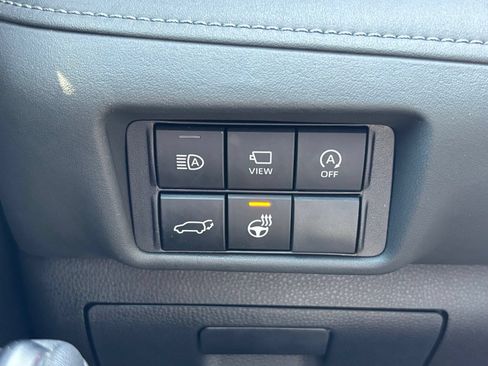 Used 2024 Toyota Highlander Limited FWD image 9