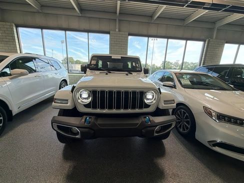 Used 2024 Jeep Wrangler Unlimited Sahara w/ Safety Group AWD/4WD image 2