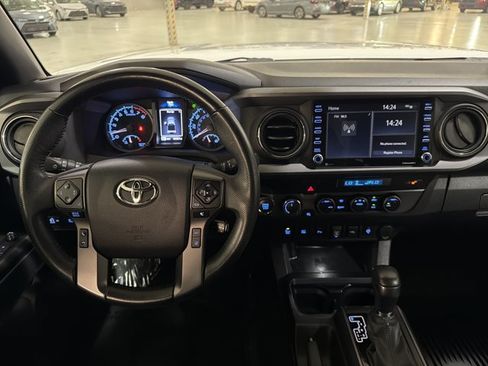 Used 2023 Toyota Tacoma TRD Off-Road w/ Technology Package AWD/4WD image 25