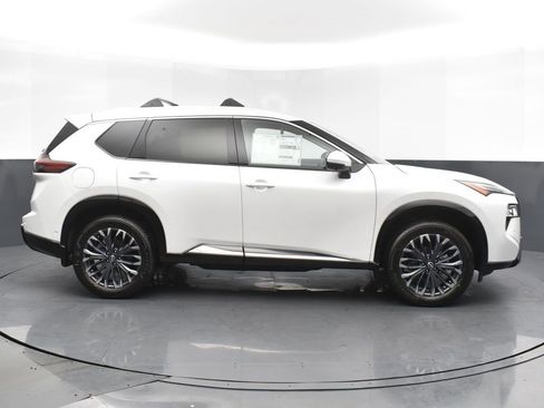 New 2026 Nissan Rogue Platinum w/ Platinum Premium Package image 4