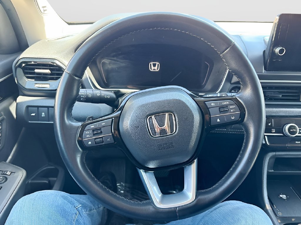 Used 2025 Honda Pilot Touring image 11