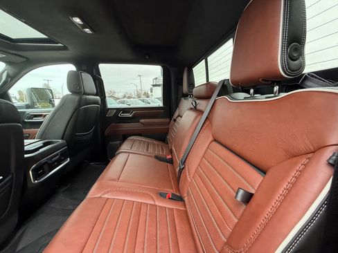 Used 2025 GMC Sierra 2500 Denali Ultimate image 5