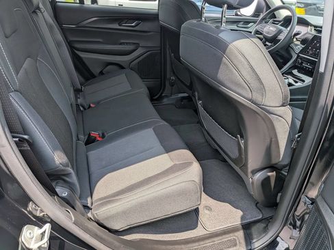 Certified 2023 Jeep Grand Cherokee Laredo w/ MOPAR Finishing Package AWD/4WD image 28