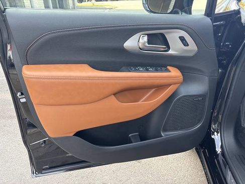 New 2026 Chrysler Pacifica Pinnacle image 26