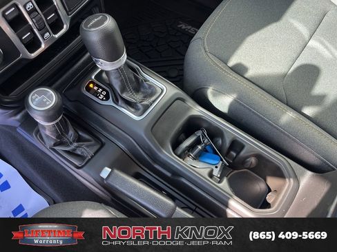 Used 2025 Jeep Gladiator Sport image 10