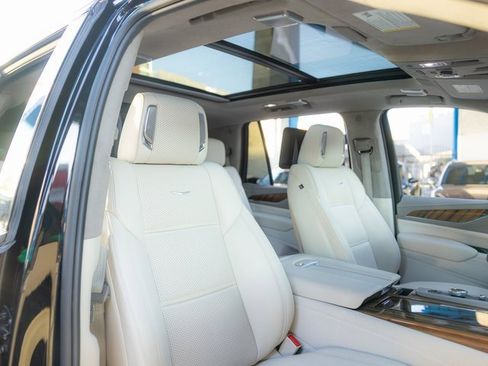 Used 2024 Cadillac Escalade Sport Platinum w/ Heavy-Duty Trailer Package image 28