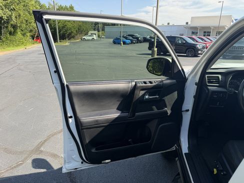 Used 2024 Toyota 4Runner TRD Off-Road Premium w/ Moonroof Package AWD/4WD image 18