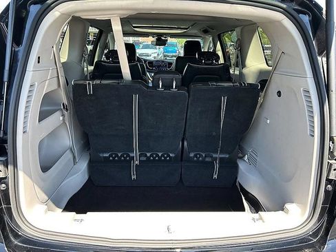 Used 2024 Chrysler Pacifica Limited FWD image 31