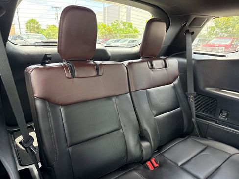 Used 2022 Ford Explorer Platinum w/ Equipment Group 601A AWD/4WD image 29