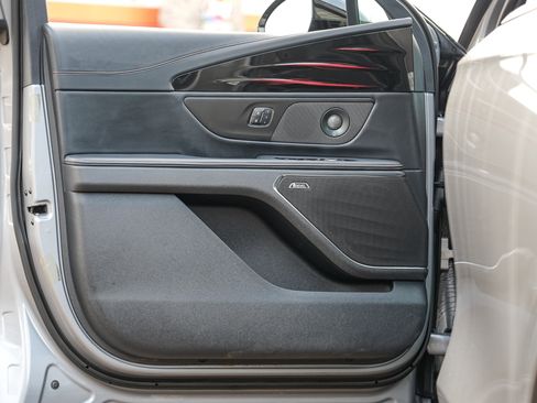 Used 2024 Lincoln Nautilus Reserve w/ Equipment Group 202A image 17