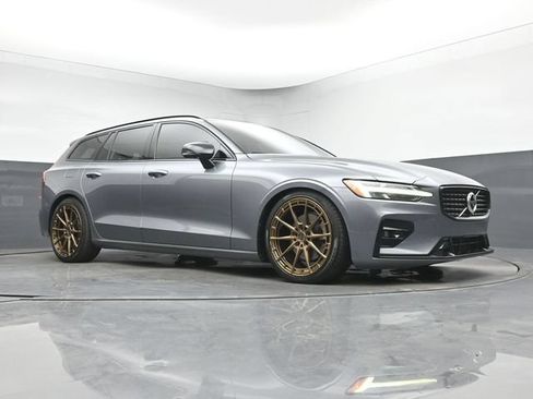 Used 2021 Volvo V60 T6 R-Design w/ Advanced Package FWD image 10